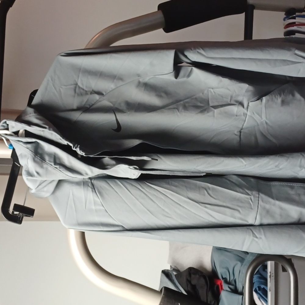 Nike Men's Light Gray Windbreaker Jacket